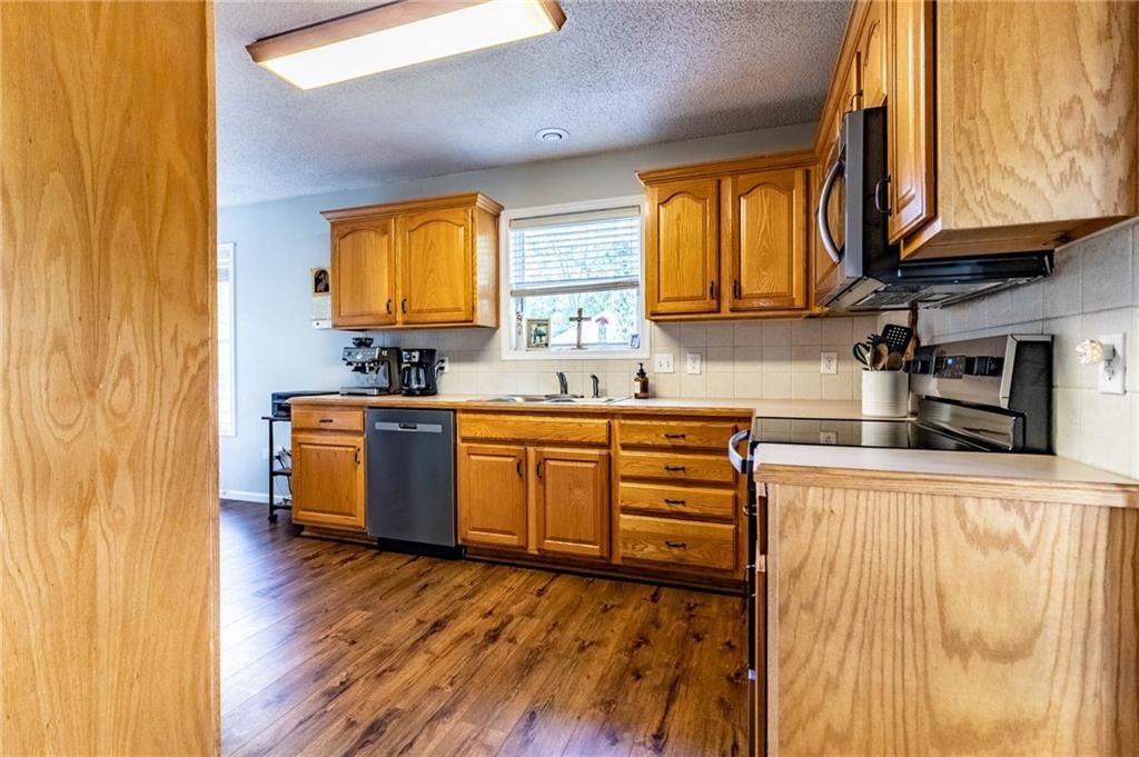 816 Hazelwood Court — photo 16
