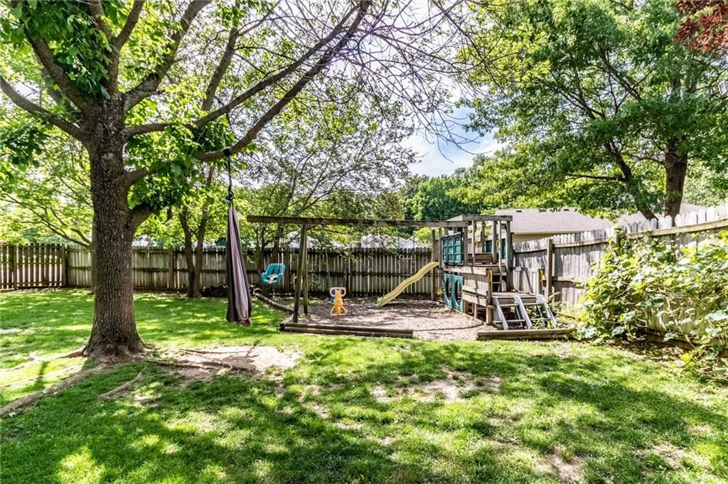 816 Hazelwood Court — photo 41