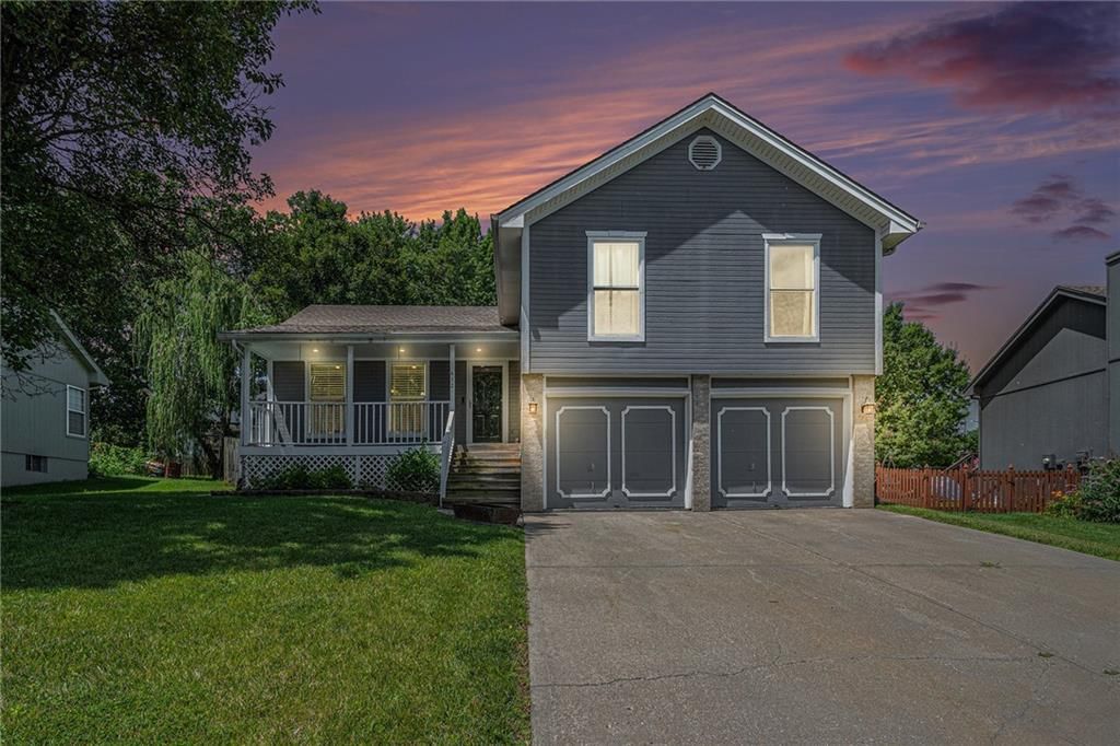 412 Fletcher Drive, Smithville, MO