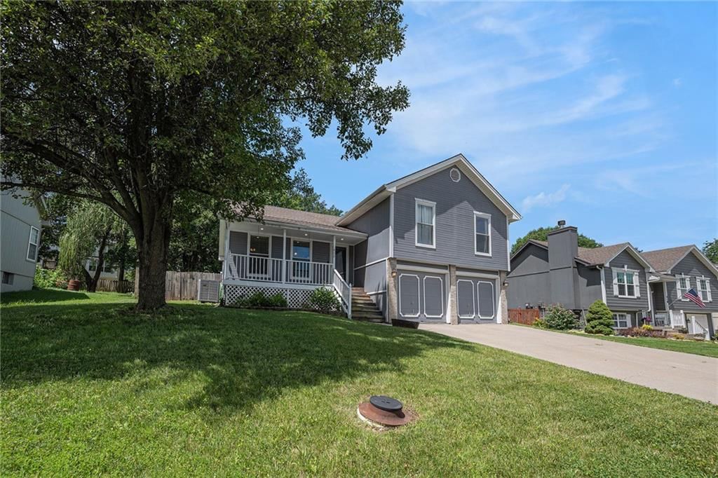 412 Fletcher Drive — photo 2