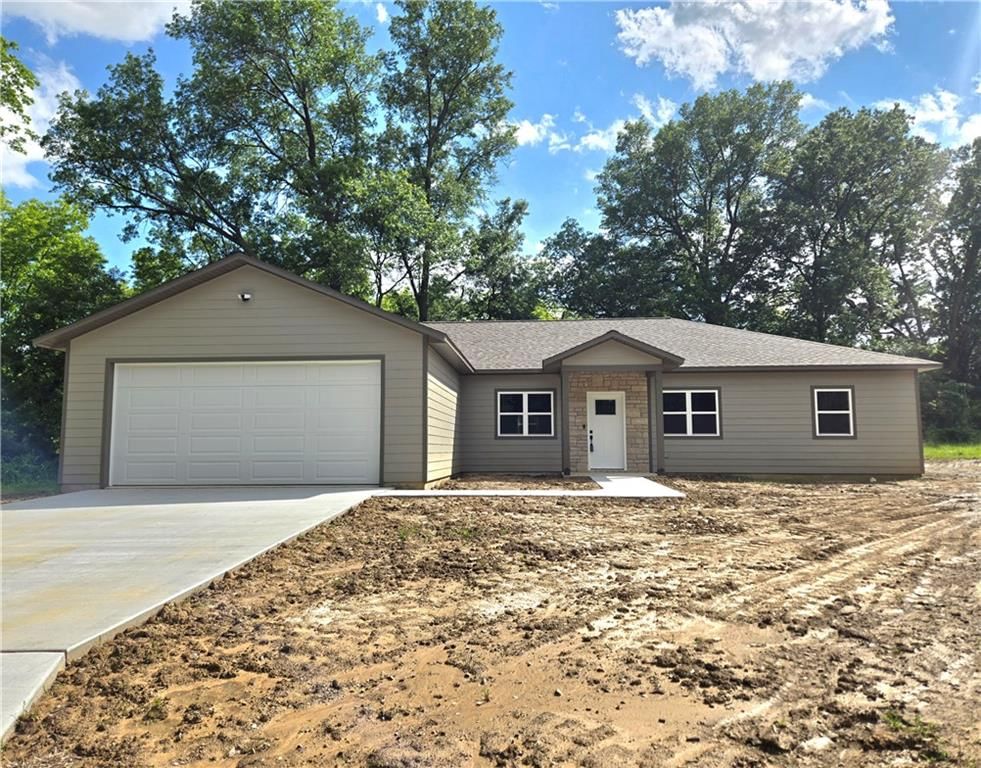 1101 Lakewood Drive — photo 2