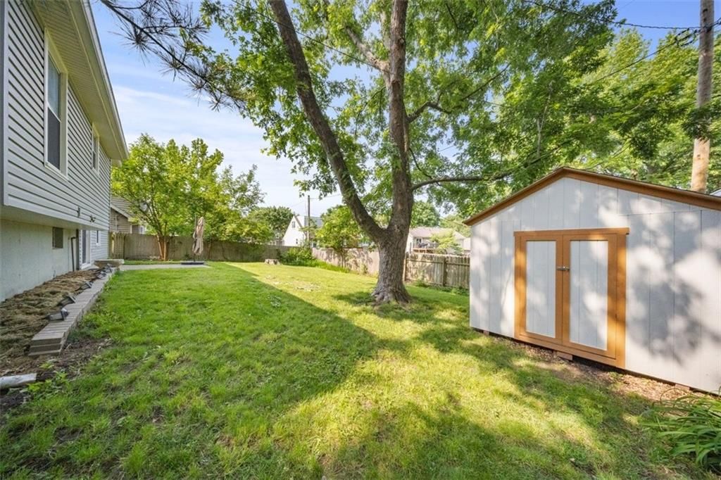 10052 ROSEHILL Road — photo 17