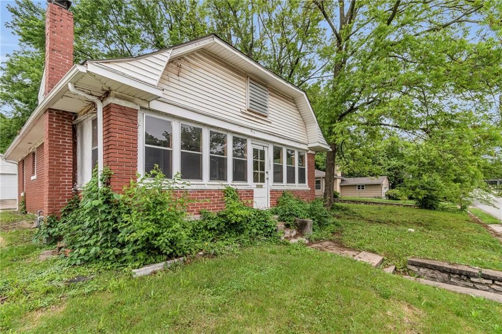 1403 S STERLING Avenue — photo 2