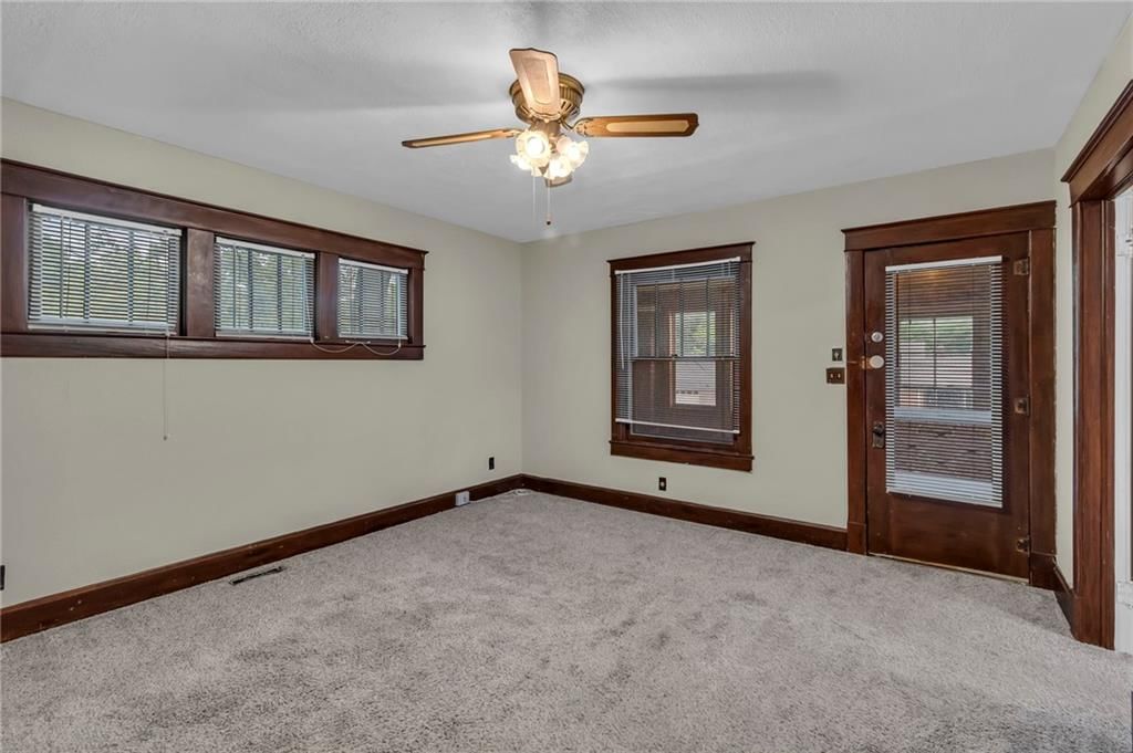 1403 S STERLING Avenue — photo 4