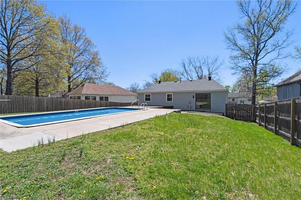 2501 NW Kingsridge Drive — photo 3