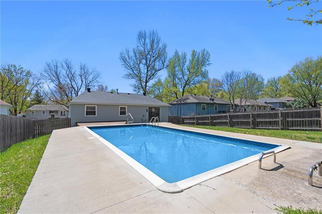 2501 NW Kingsridge Drive — photo 4