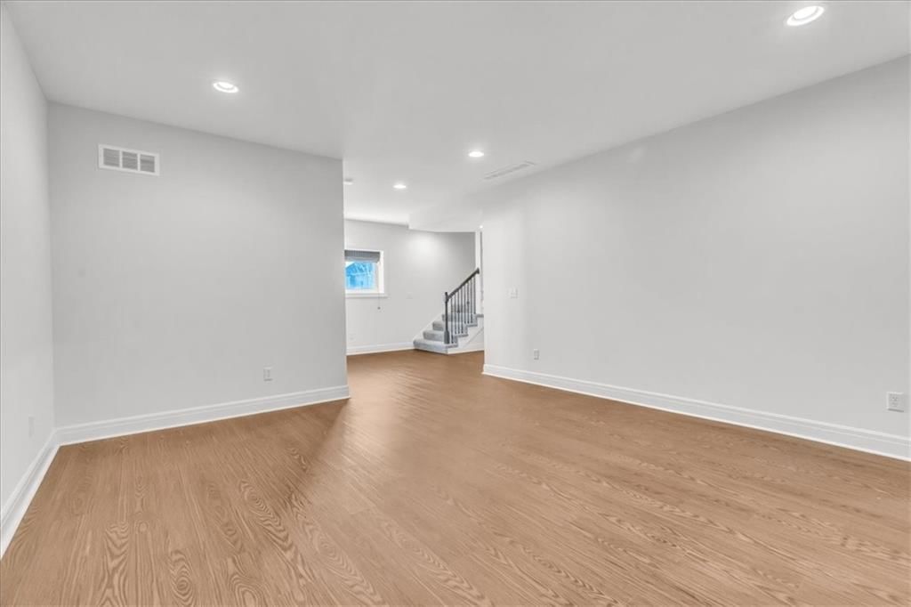 1718 NE Chapel Woods Drive — photo 17