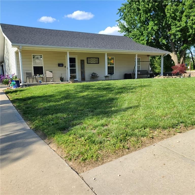 1525 DUNCAN Street — photo 2