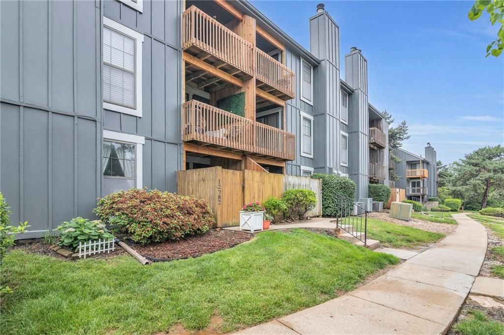 12786 W 110th Terrace — photo 3