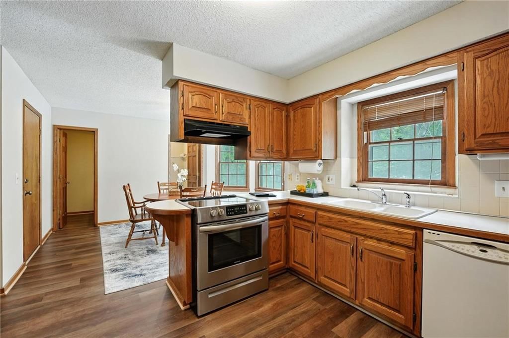 8025 Woodstone Street — photo 10