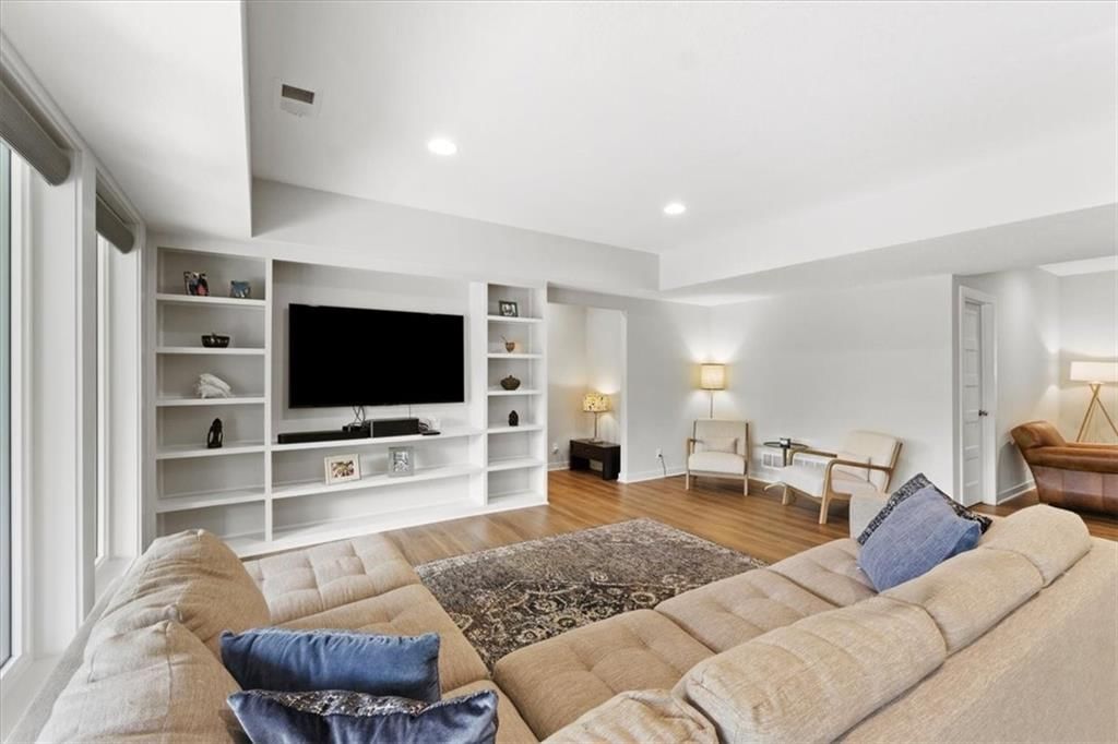 5746 N Revere Avenue — photo 44