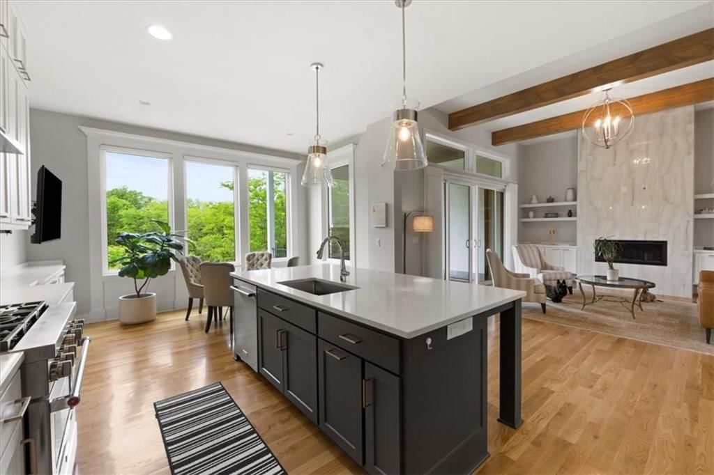 5746 N Revere Avenue — photo 10