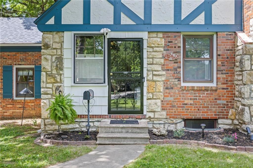 1928 S DRUMM Avenue — photo 32
