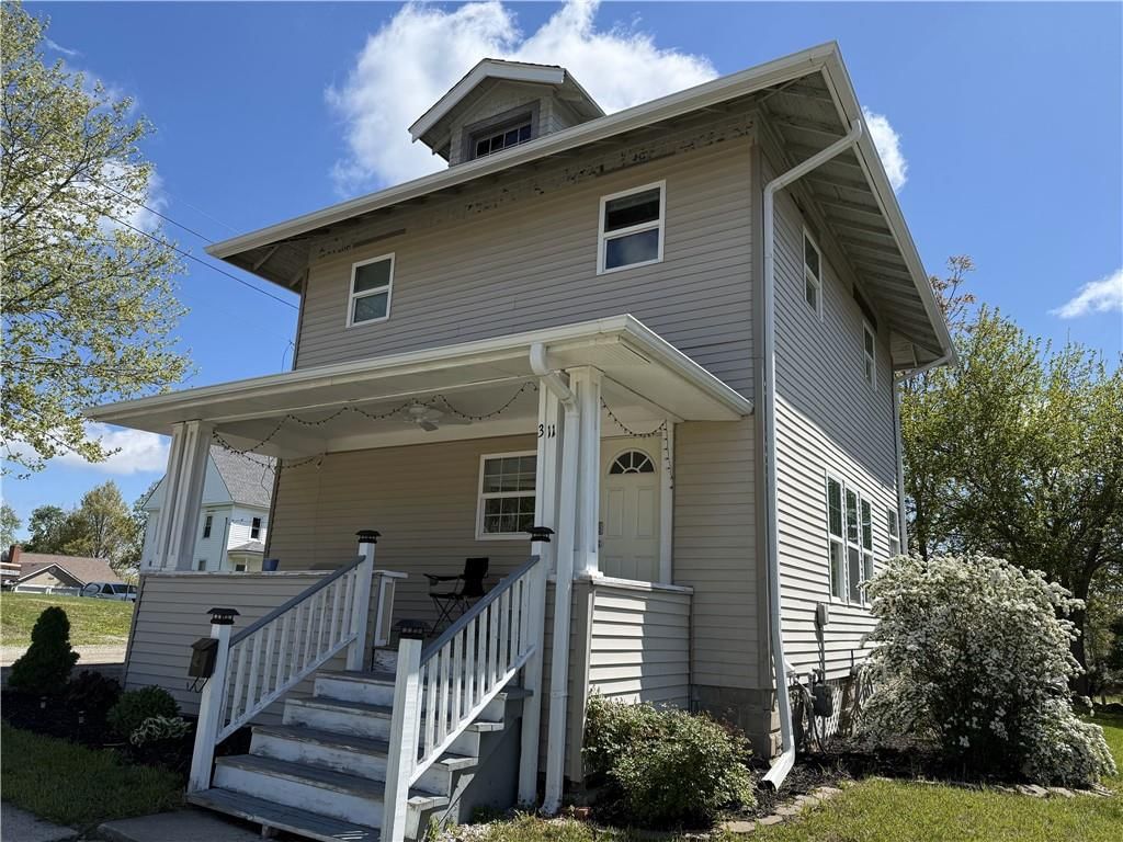311 N DEWEY Street — photo 2
