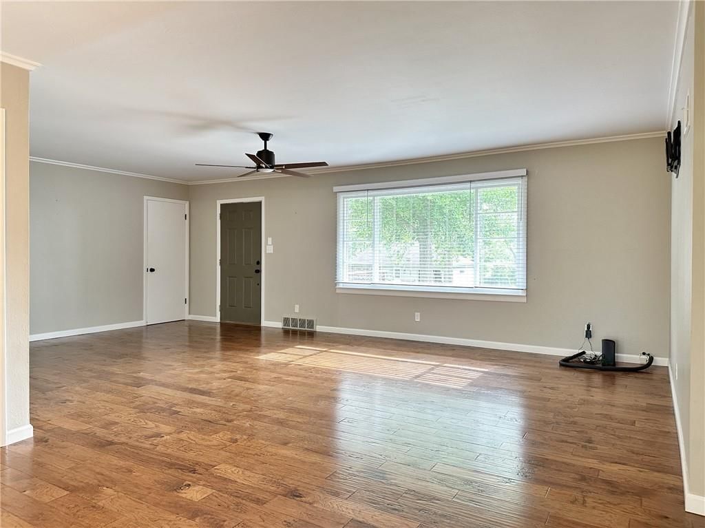 419 Town and Country Lane — photo 8