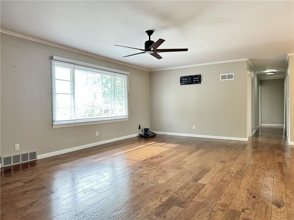 419 Town and Country Lane — photo 9