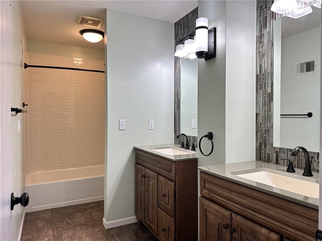 419 Town and Country Lane — photo 10
