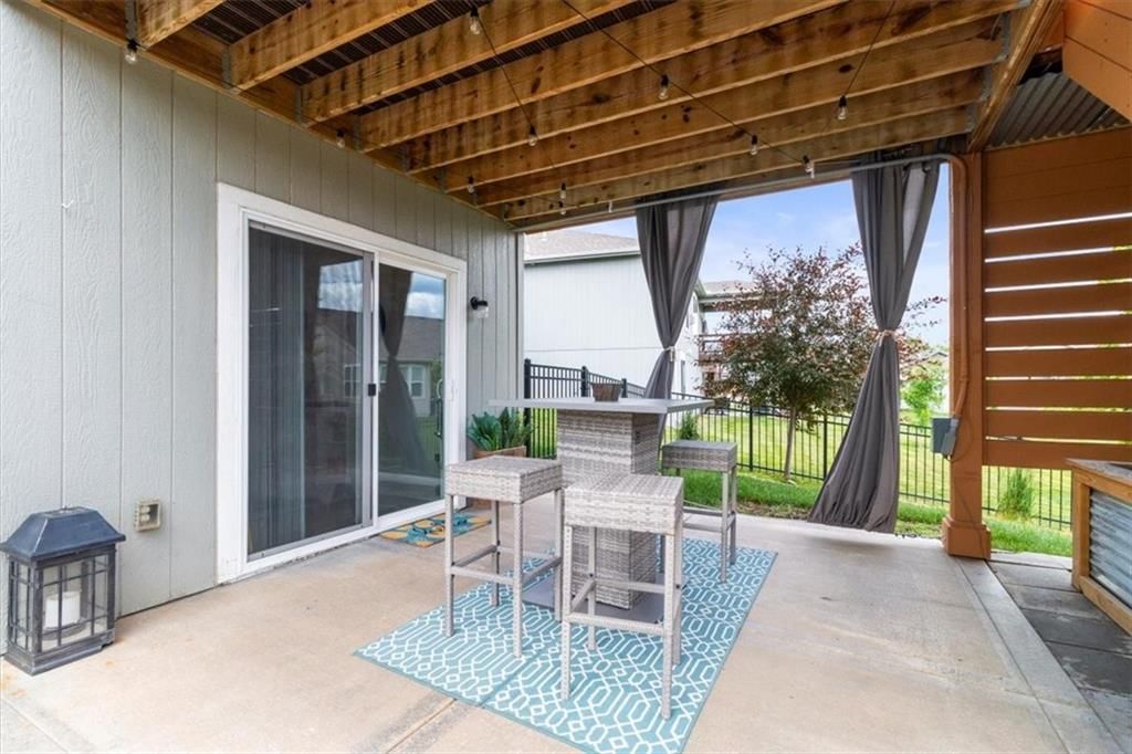 128 SE Briar Valley Lane — photo 30