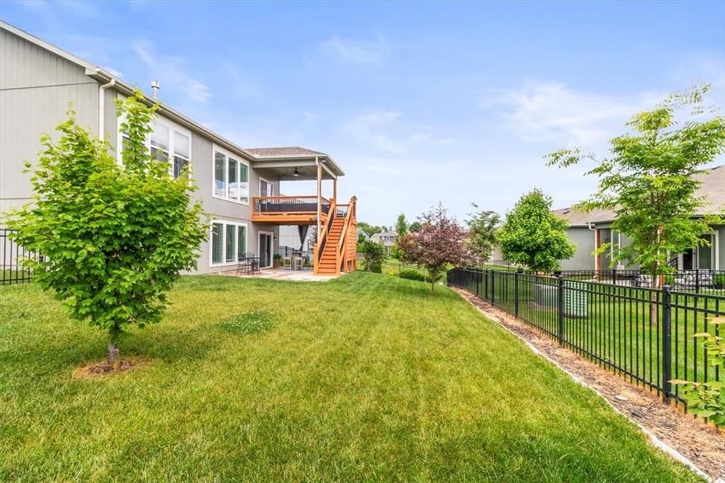 128 SE Briar Valley Lane — photo 32