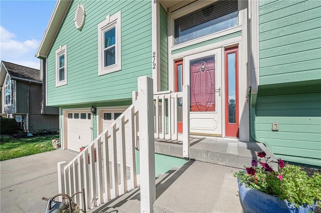 212 Hampton Drive — photo 4