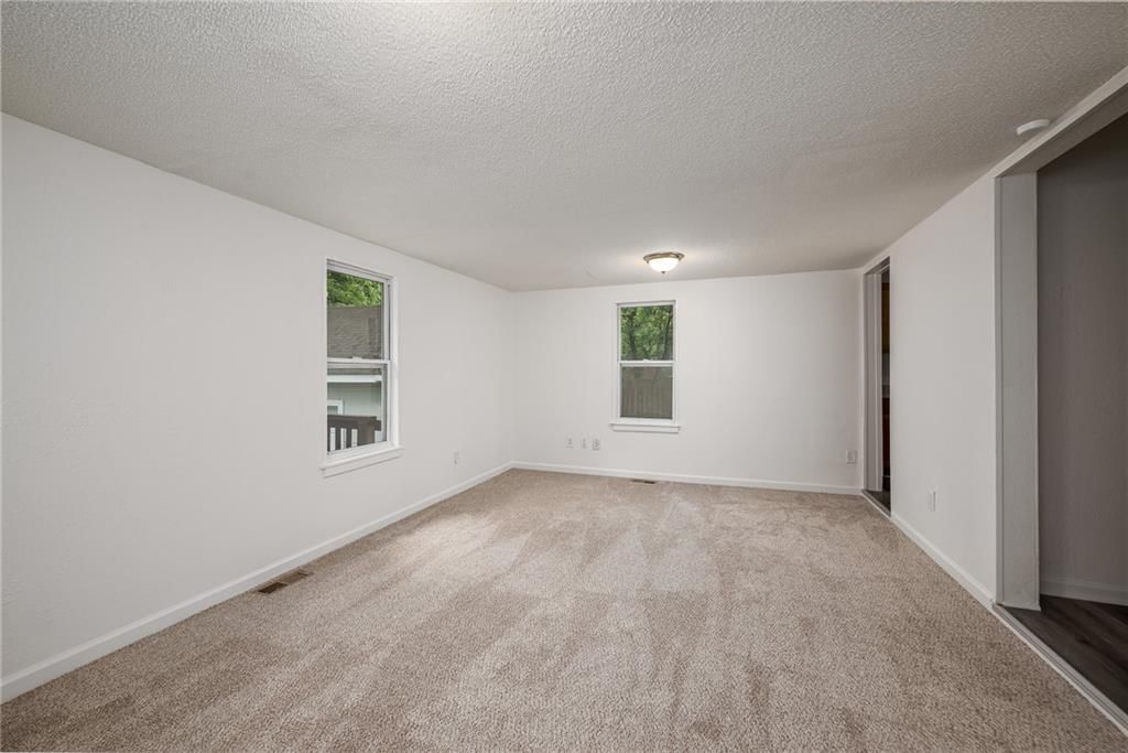 3321 N 58th Street — photo 9