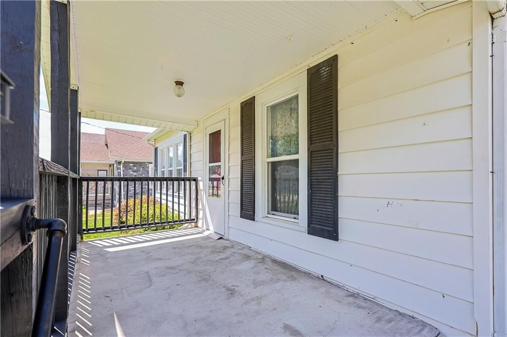 311 W Walter Lane — photo 2