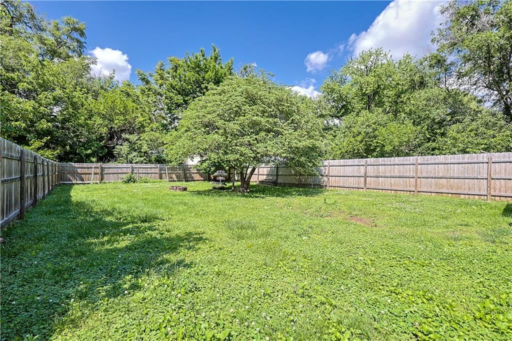 311 W Walter Lane — photo 30