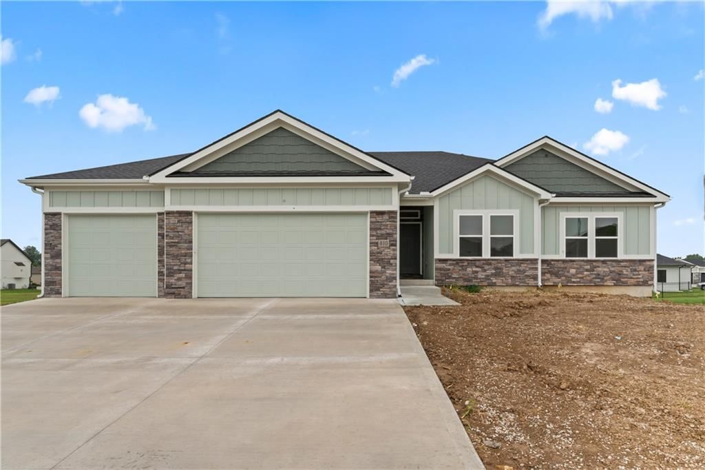 810 W Solomon Drive, Lee's Summit, MO