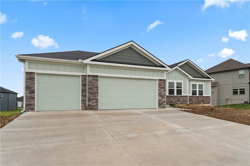 810 W Solomon Drive — photo 3