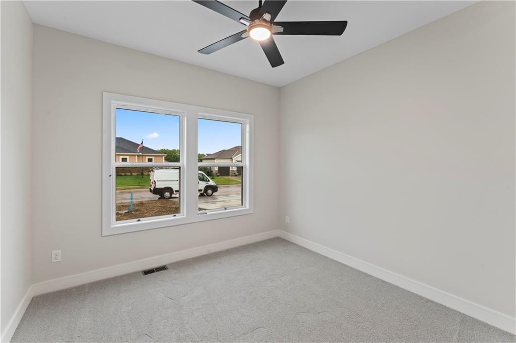 810 W Solomon Drive — photo 29