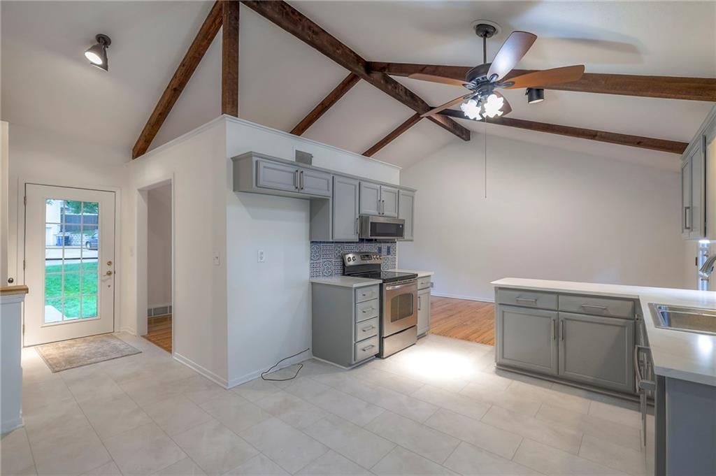 10528 Oak Street — photo 12