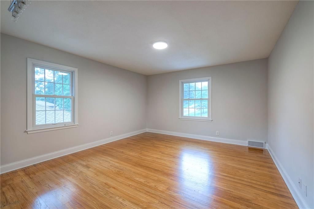 10528 Oak Street — photo 14