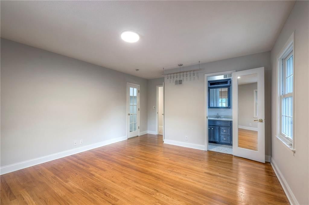10528 Oak Street — photo 15