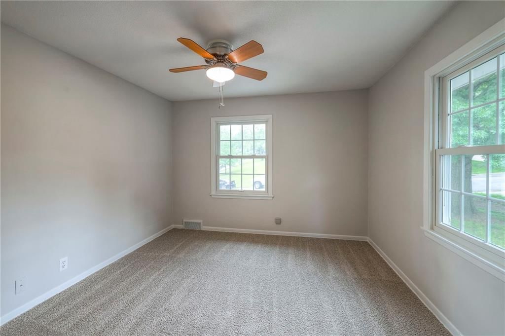 10528 Oak Street — photo 18