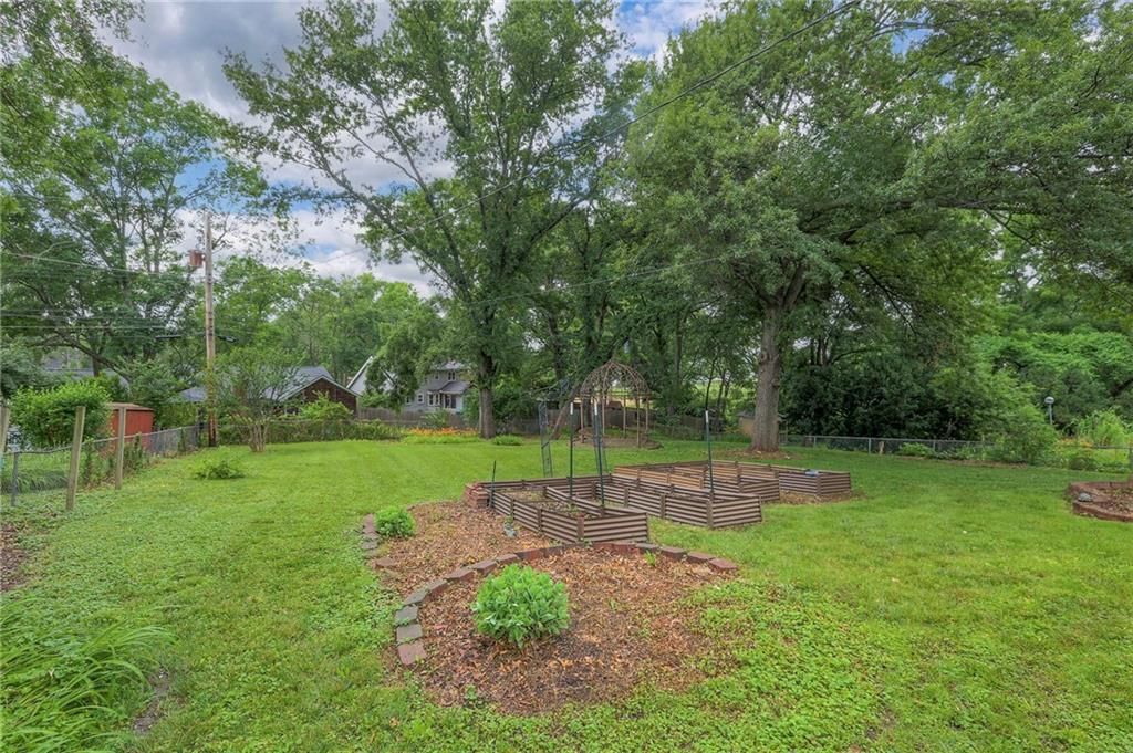 10528 Oak Street — photo 27