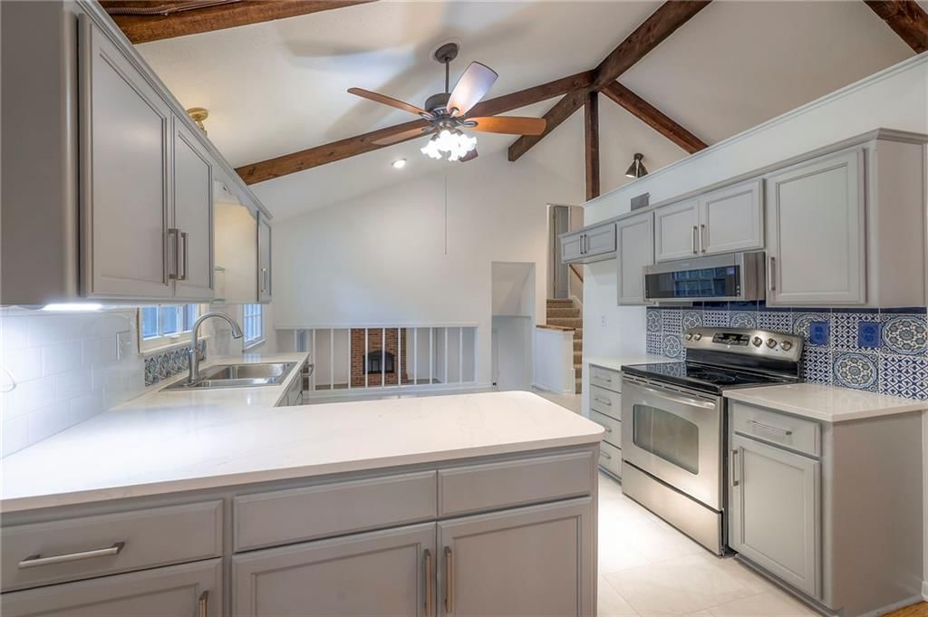 10528 Oak Street — photo 8