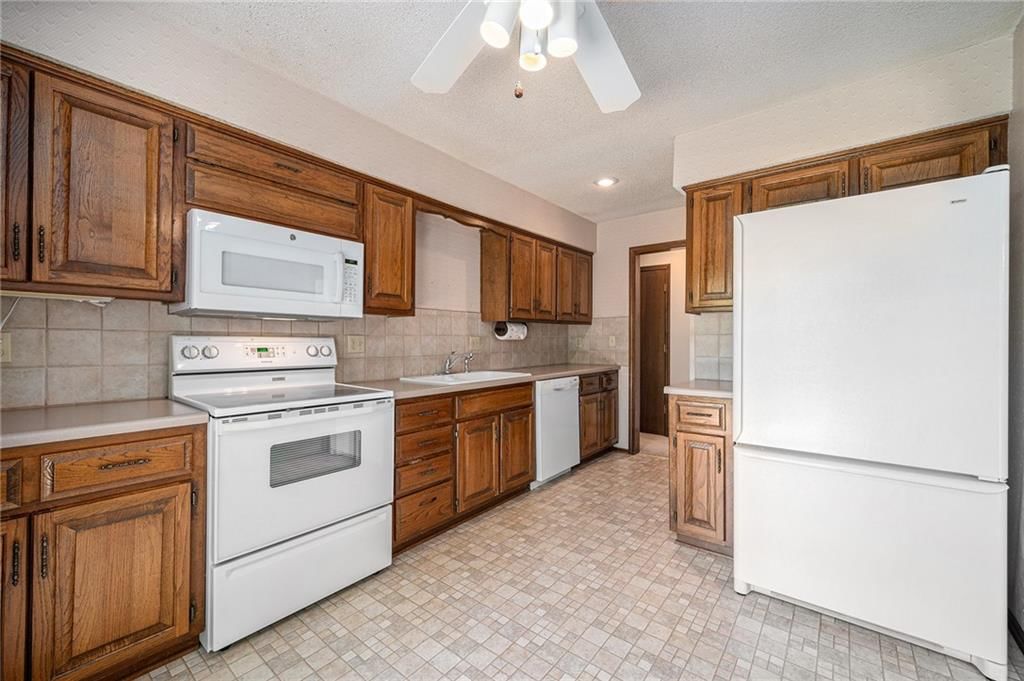 7816 Garnett Street — photo 9