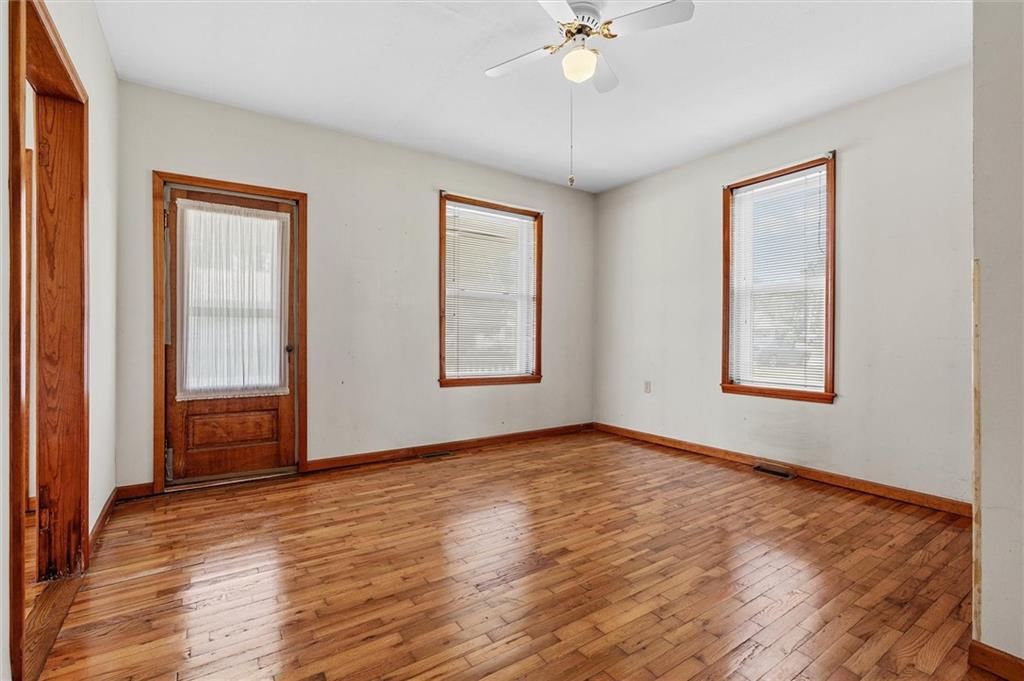 210 E Walnut Street — photo 12