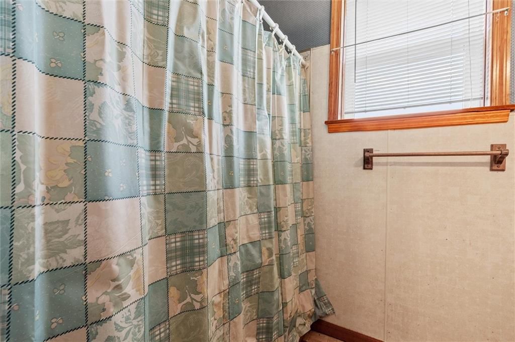 210 E Walnut Street — photo 16
