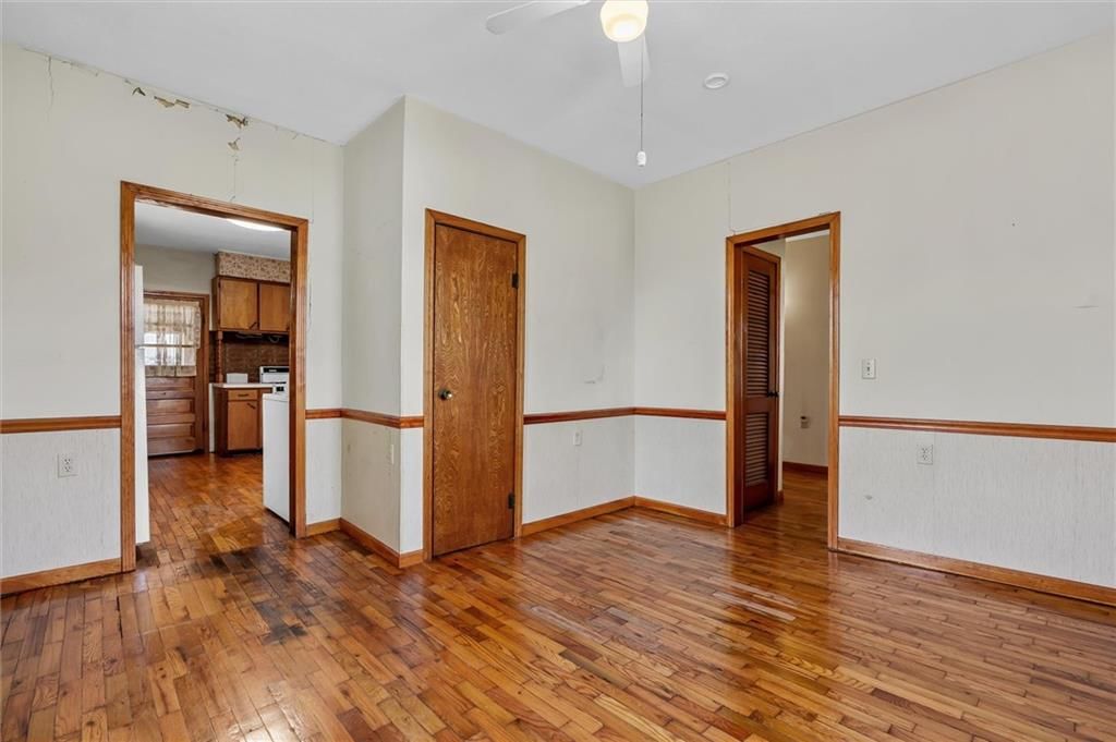 210 E Walnut Street — photo 19