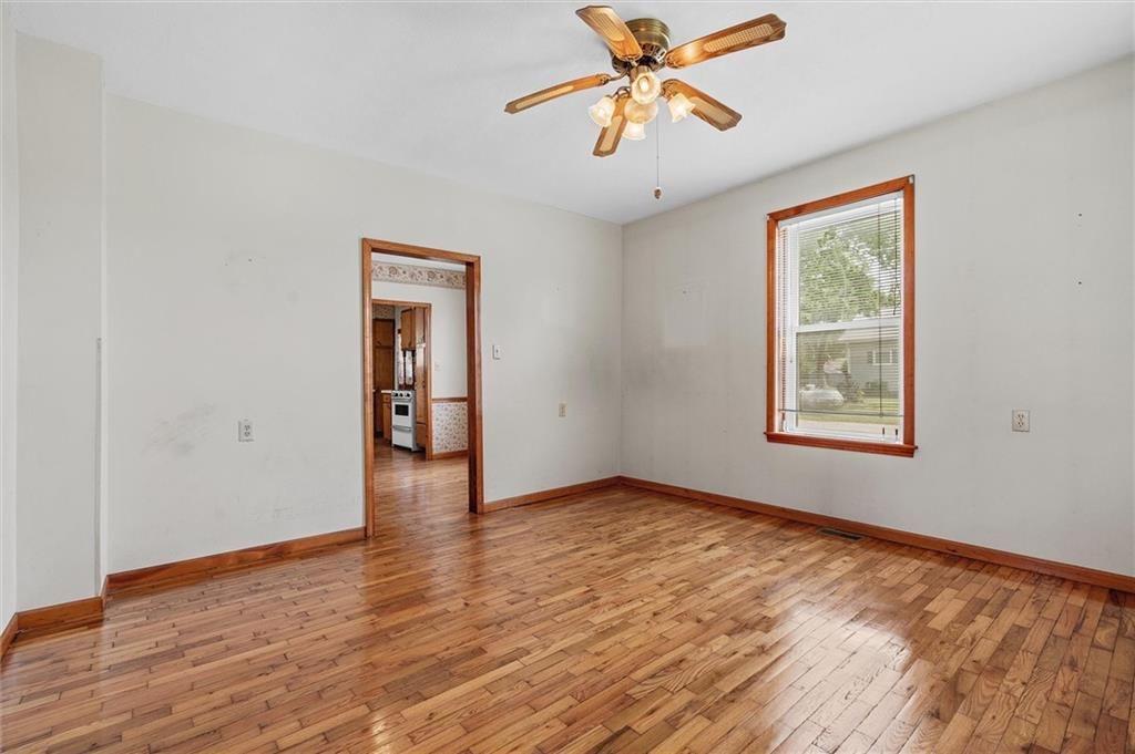 210 E Walnut Street — photo 20