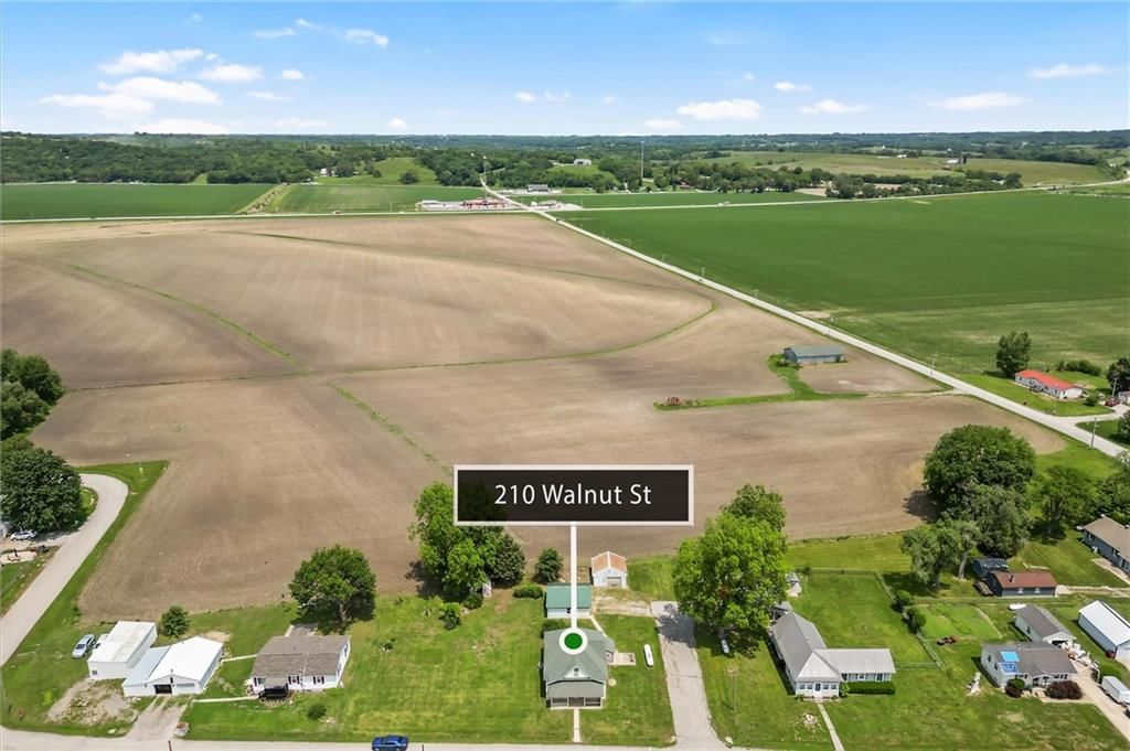 210 E Walnut Street — photo 22