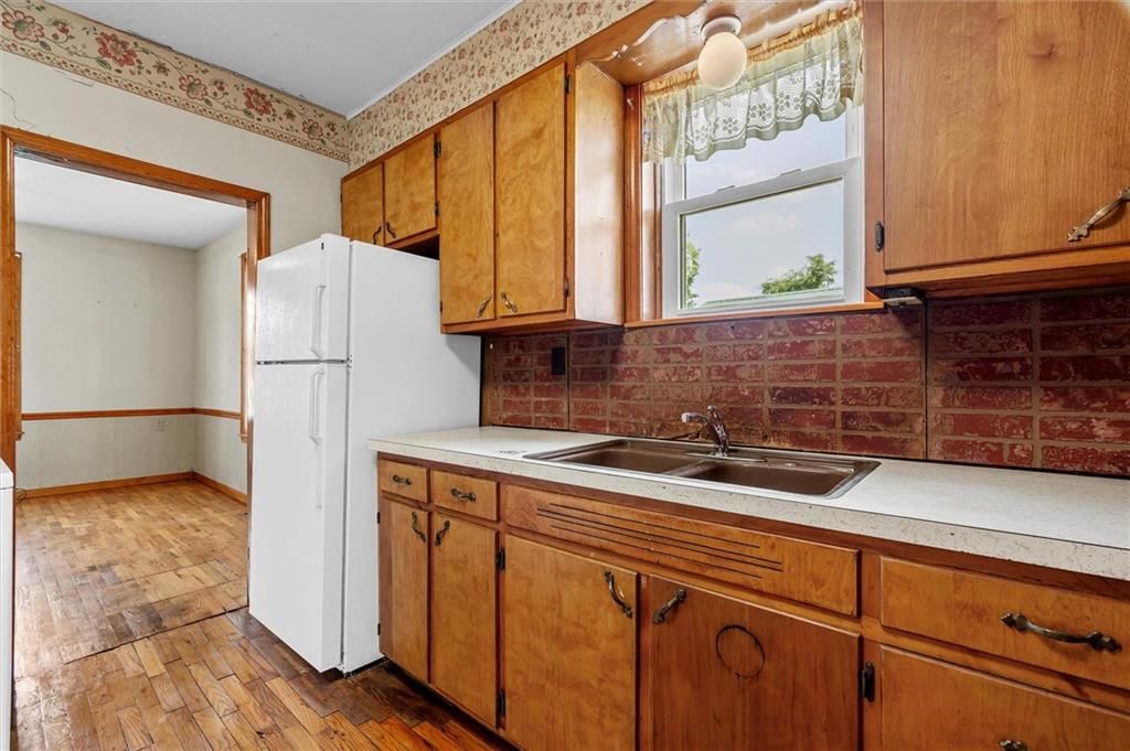 210 E Walnut Street — photo 6