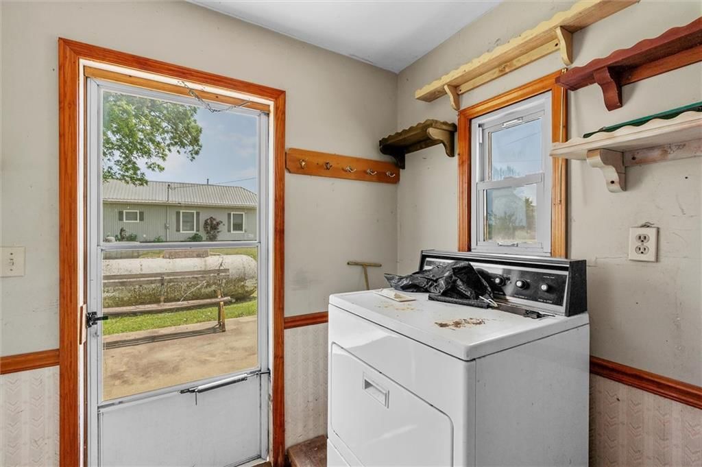 210 E Walnut Street — photo 10