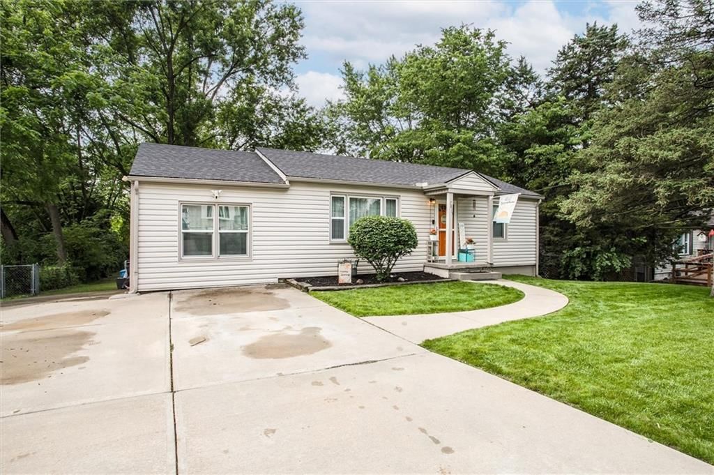 7815 Longwood Avenue — photo 4