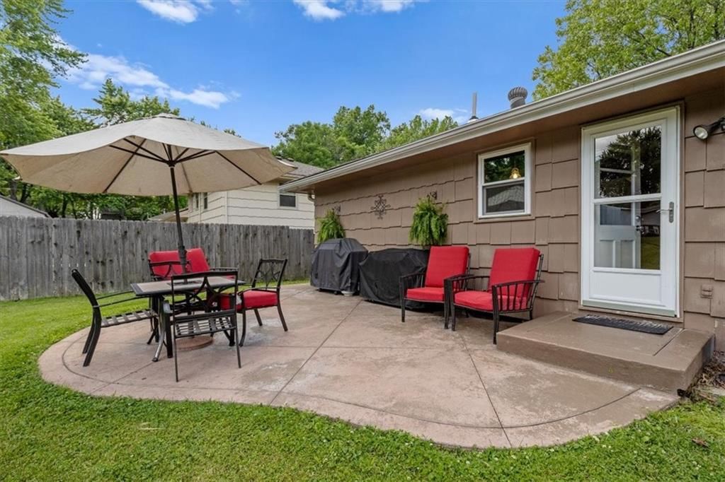 105 SW ALDERSON Place — photo 13