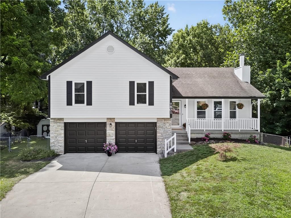 7801 NW SEYMOUR Court — photo 4