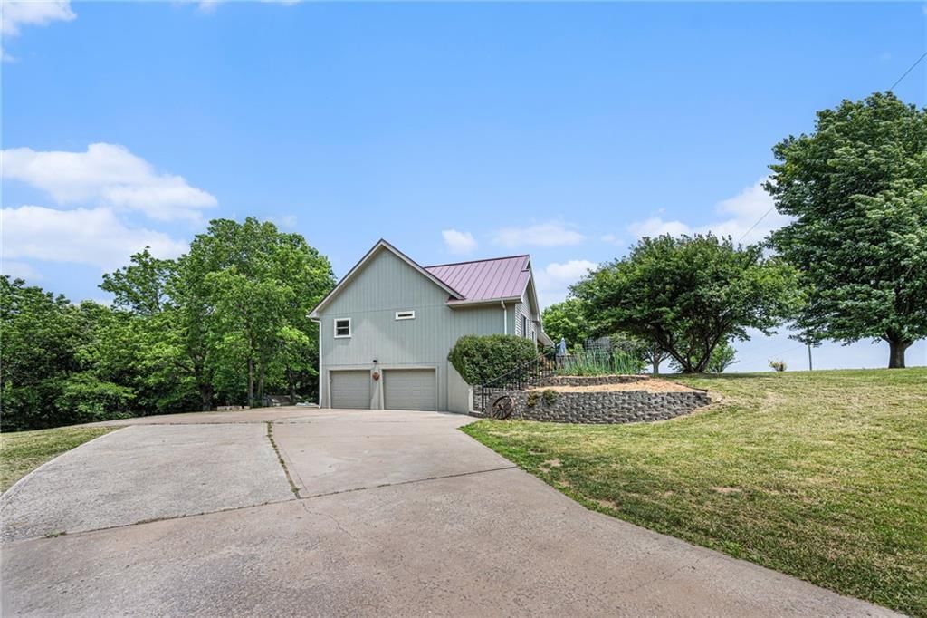 310 E Seybold Road — photo 28
