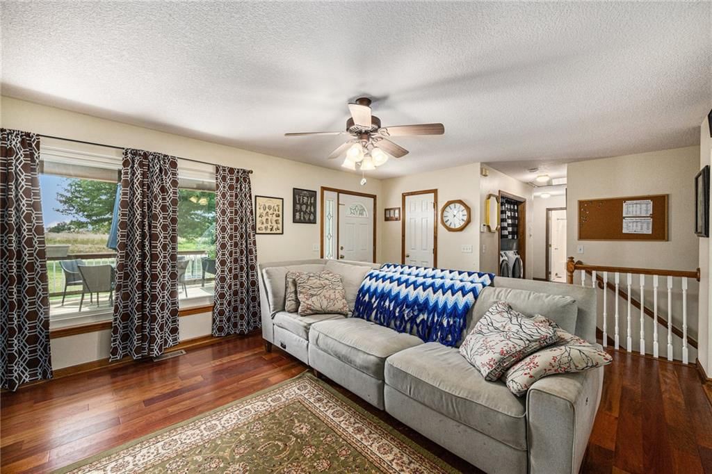 310 E Seybold Road — photo 8