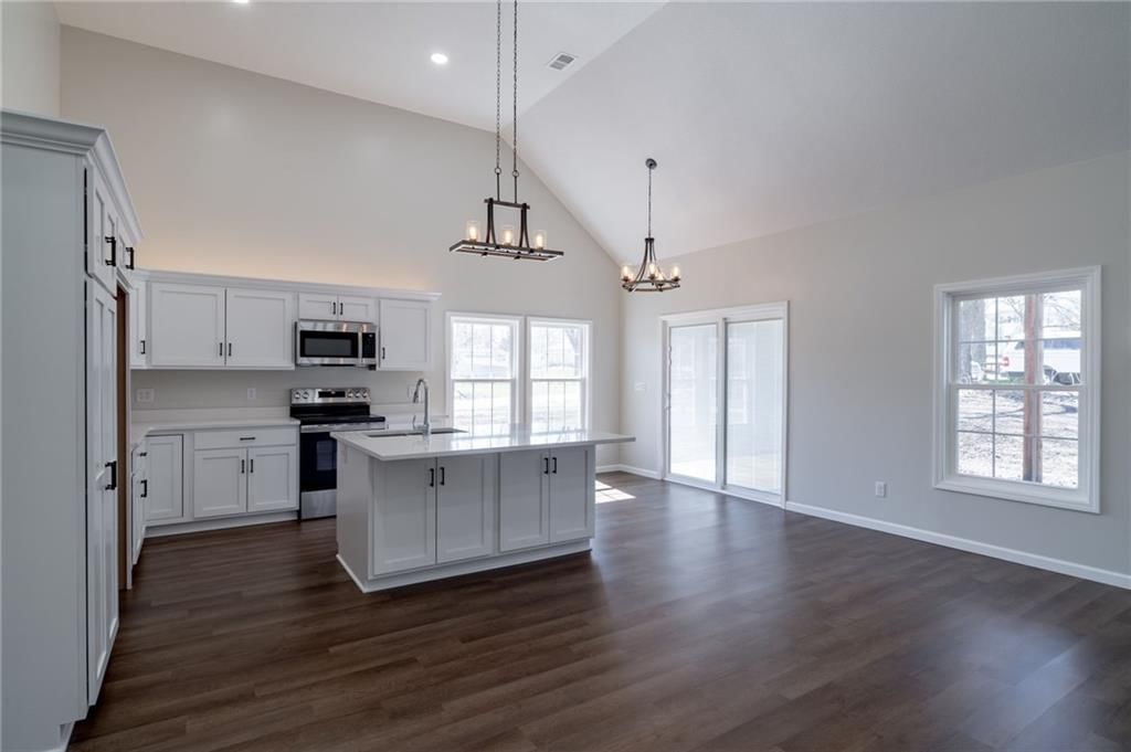 605 N Mead Street — photo 10